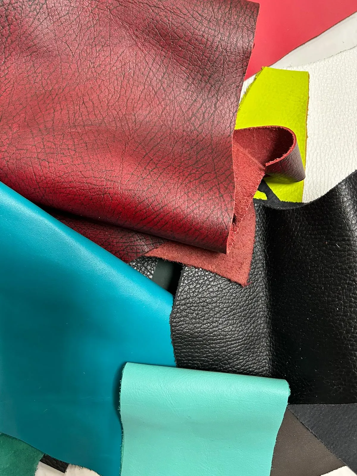 COWHIDE LEATHER SCRAPS - ASSORTED SMOOTH LEATHER
