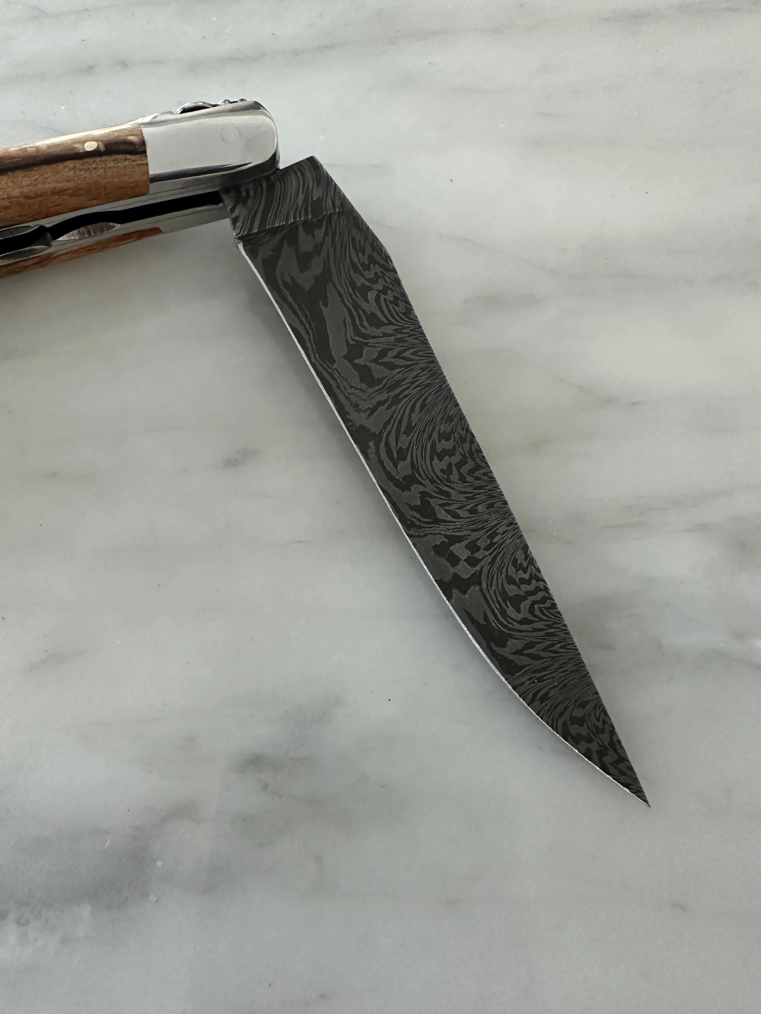Laguiole en Aubrac Handcraft Double Carved Plates Luxury Damascus Blade Multipurpose Knife, Aubrac Wood Handle, Special Forged Bee, 4.75-in
